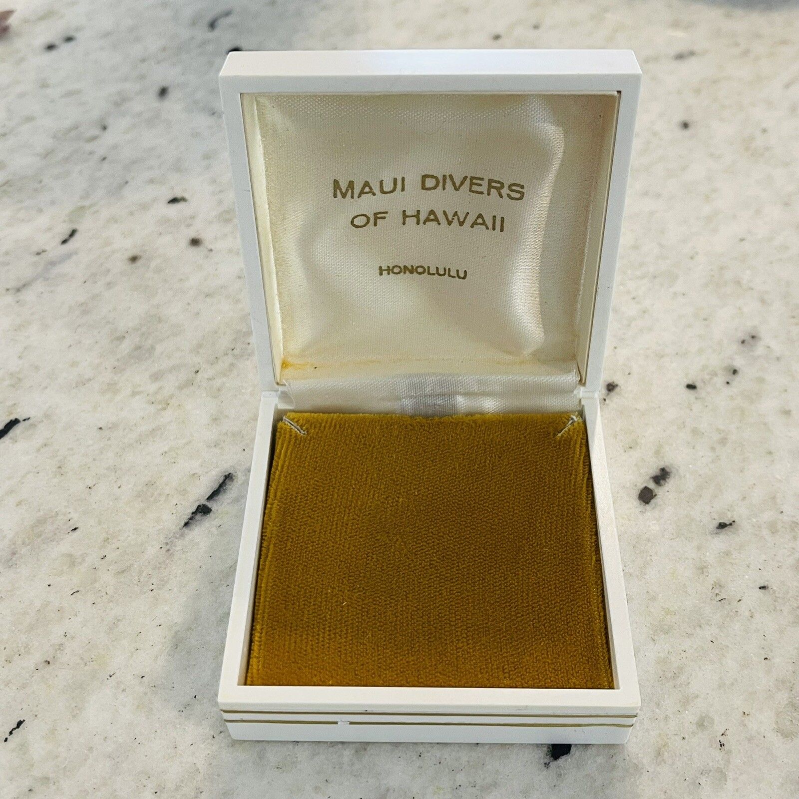 Maui Divers Of Hawaii Empty Presentation Case Box Hinged Velvet Honolulu